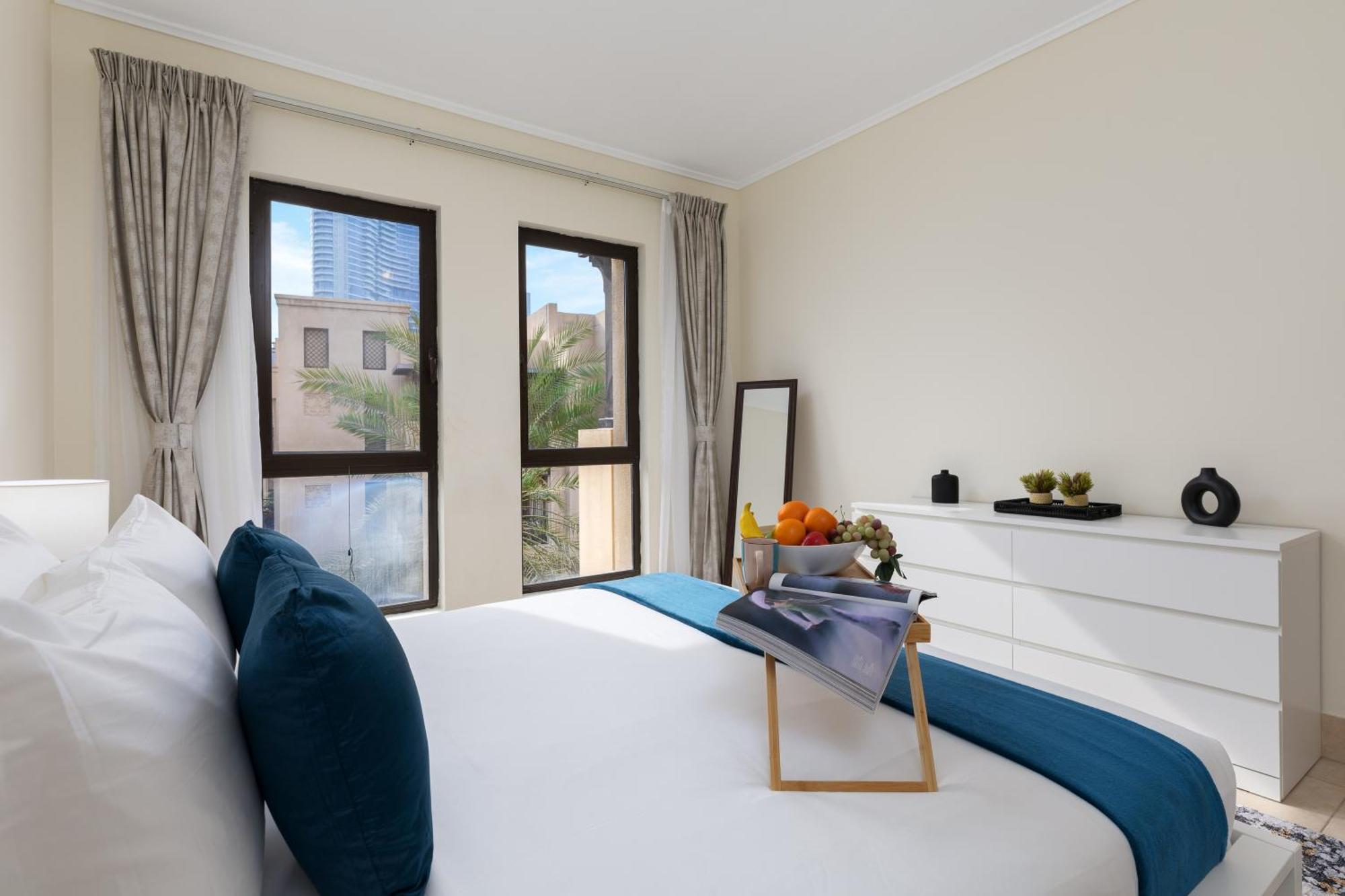 Maison Privee - Stylish & Spacious In Downtown Apartment *