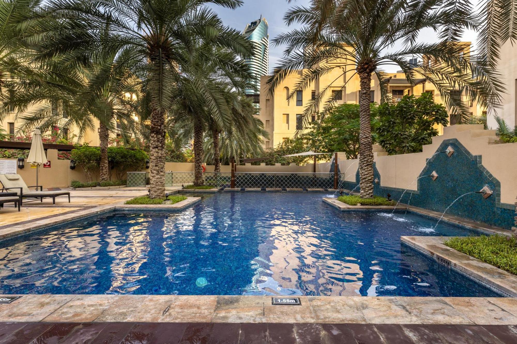 Maison Privee - Stylish & Spacious In Downtown Apartment *