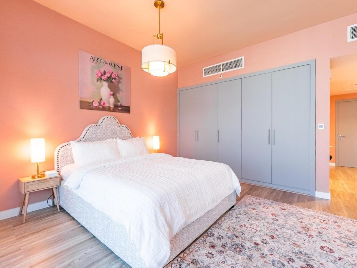 Apartment King Bed - Near Metro - Pool - Fast Wifi *