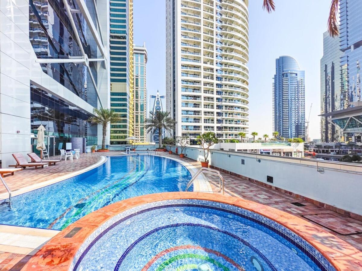 King Bed - Near Metro - Pool - Fast Wifi Apartment *