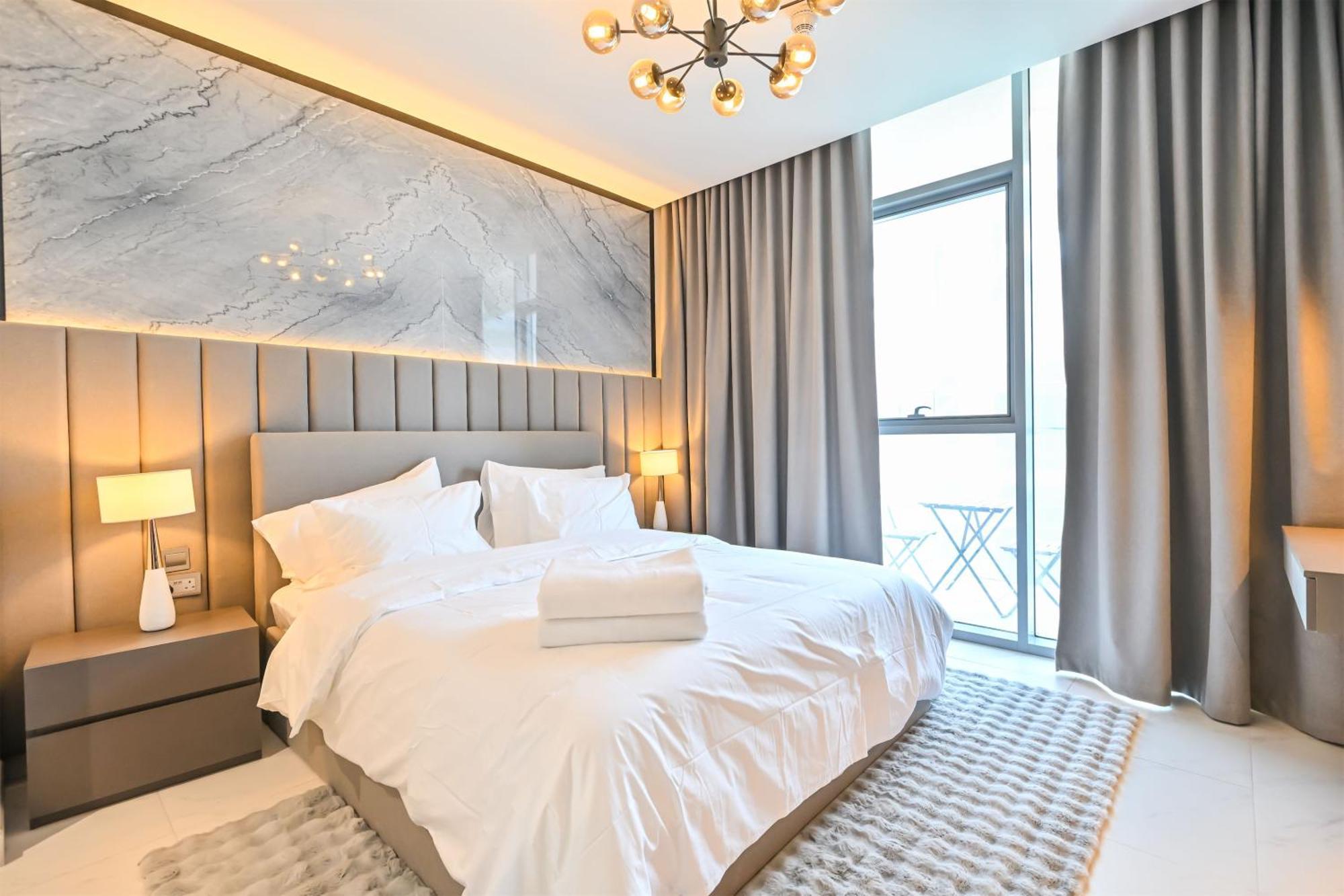 1br With Lagoon Views In District One Meydan