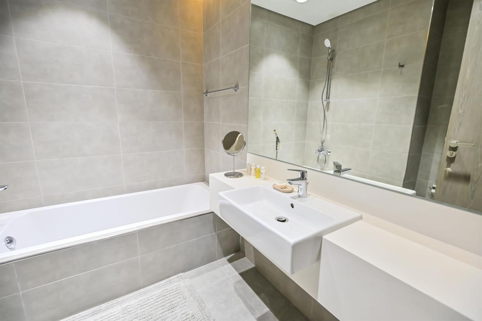 1br With Lagoon Views In District One Meydan Apartment