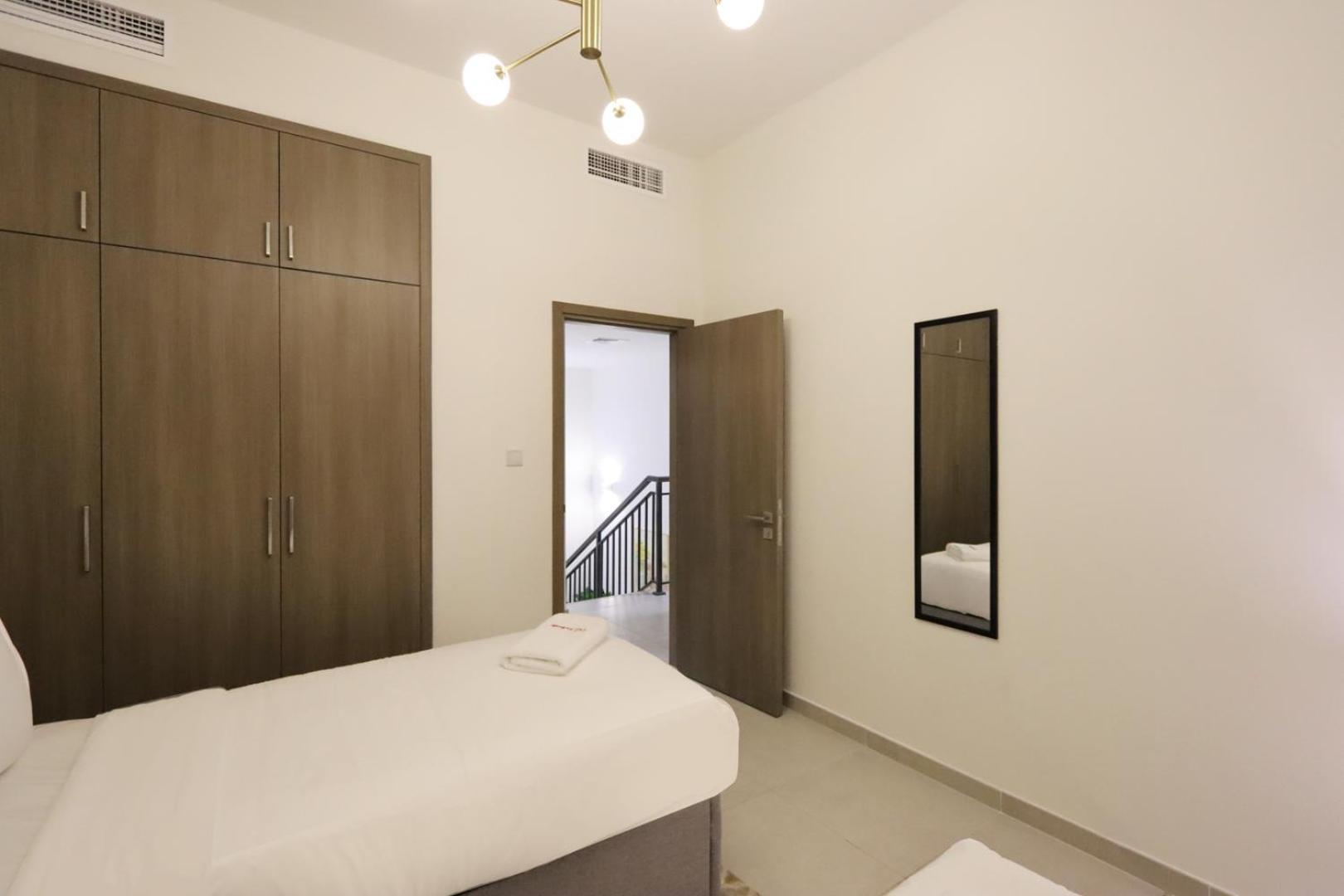 Livbnb- Classy 3 1 Maid's Townhouse In Villanova Villa *