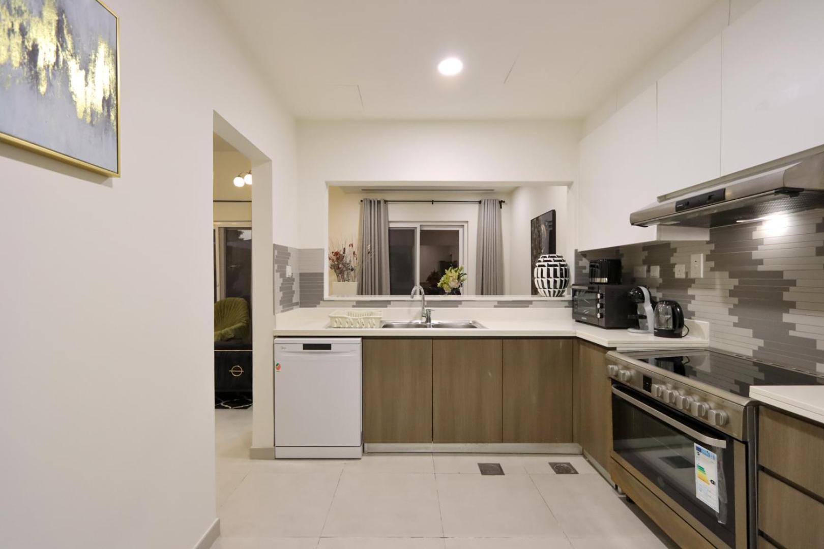 Livbnb- Classy 3 1 Maid's Townhouse In Villanova Villa