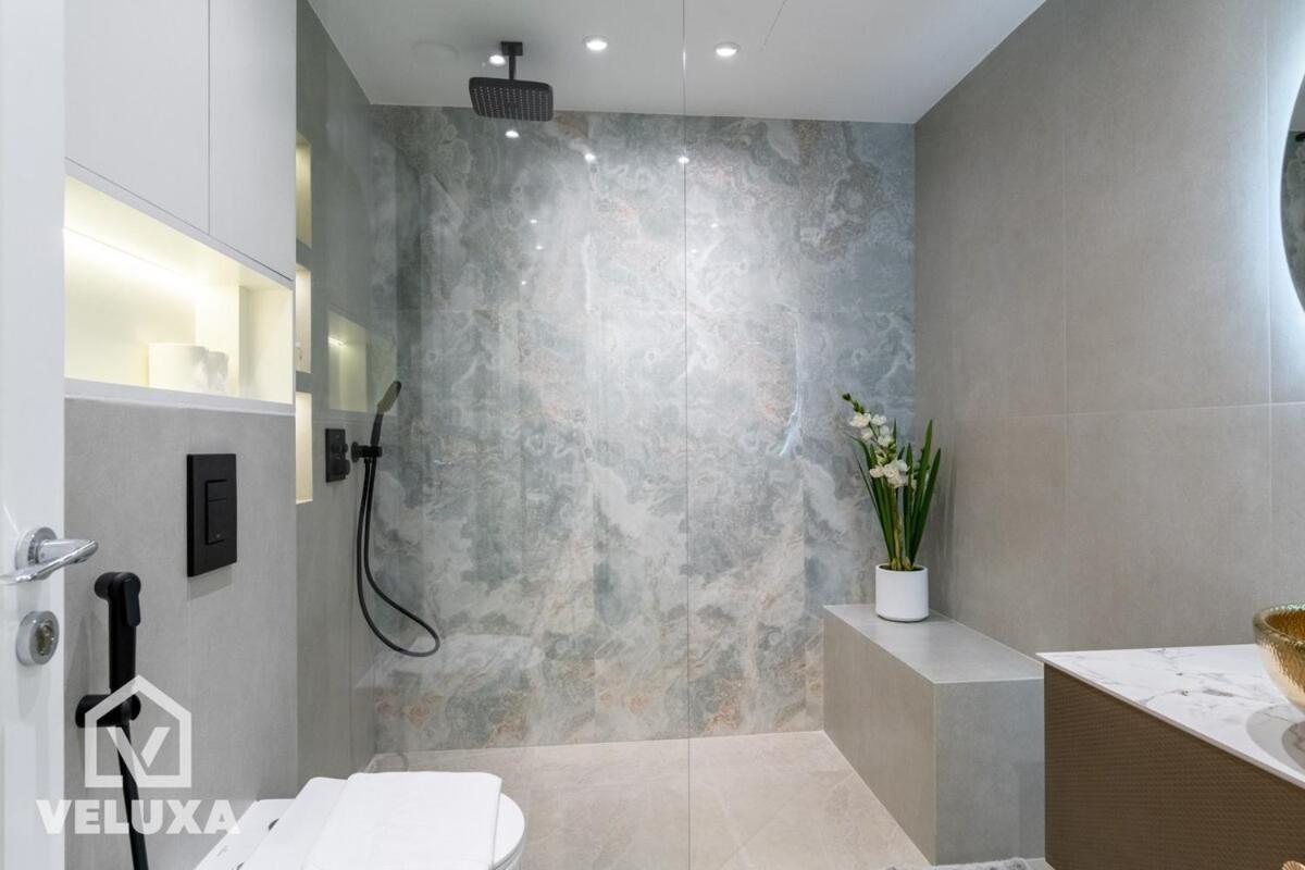 Veluxa-luxe 2bed 2 Min Walk To Mall Apartment *