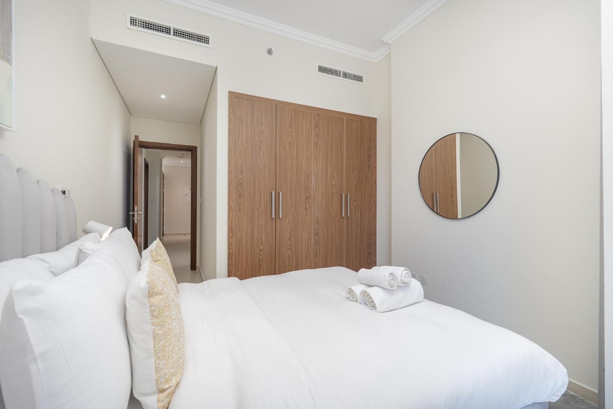 Heaven Crest Downtown - 3 Bedroom 2 Minute Walk To Mall And Burj Khalifa Apartment *