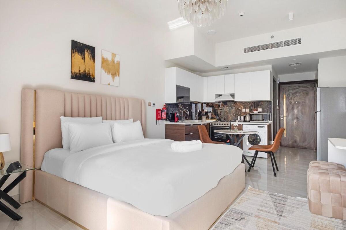Chic With Gym, Sauna, Pool & Tennis Court * Dubai