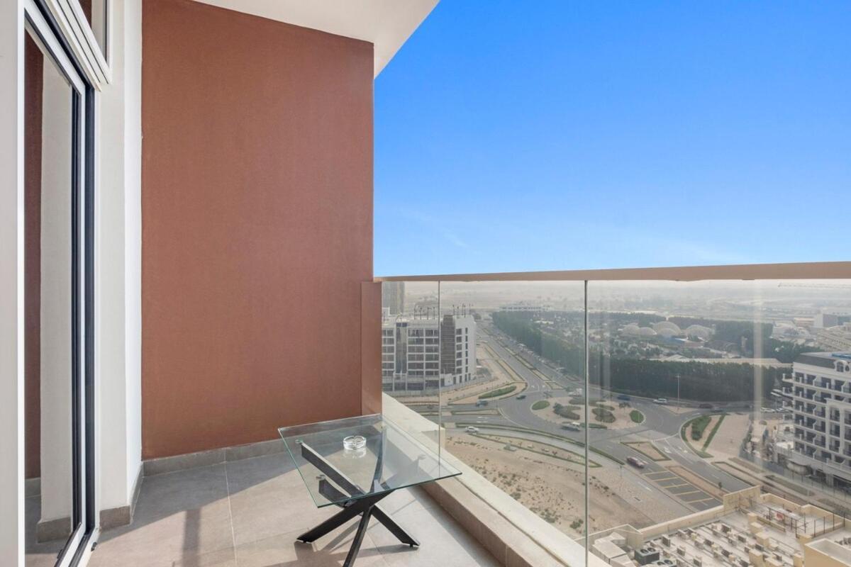 Chic With Gym, Sauna, Pool & Tennis Court Apartment *