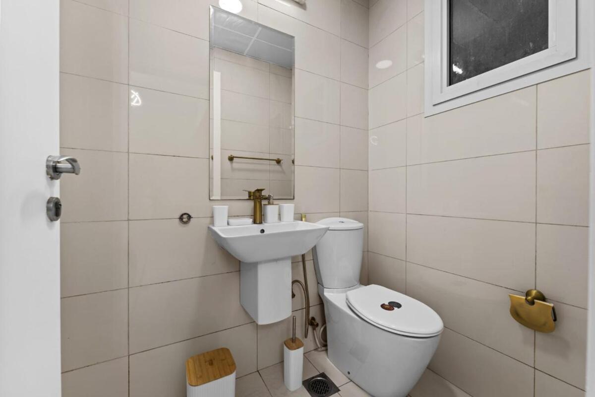 Like - 1810 Stunning 1-bhk In Prime Location