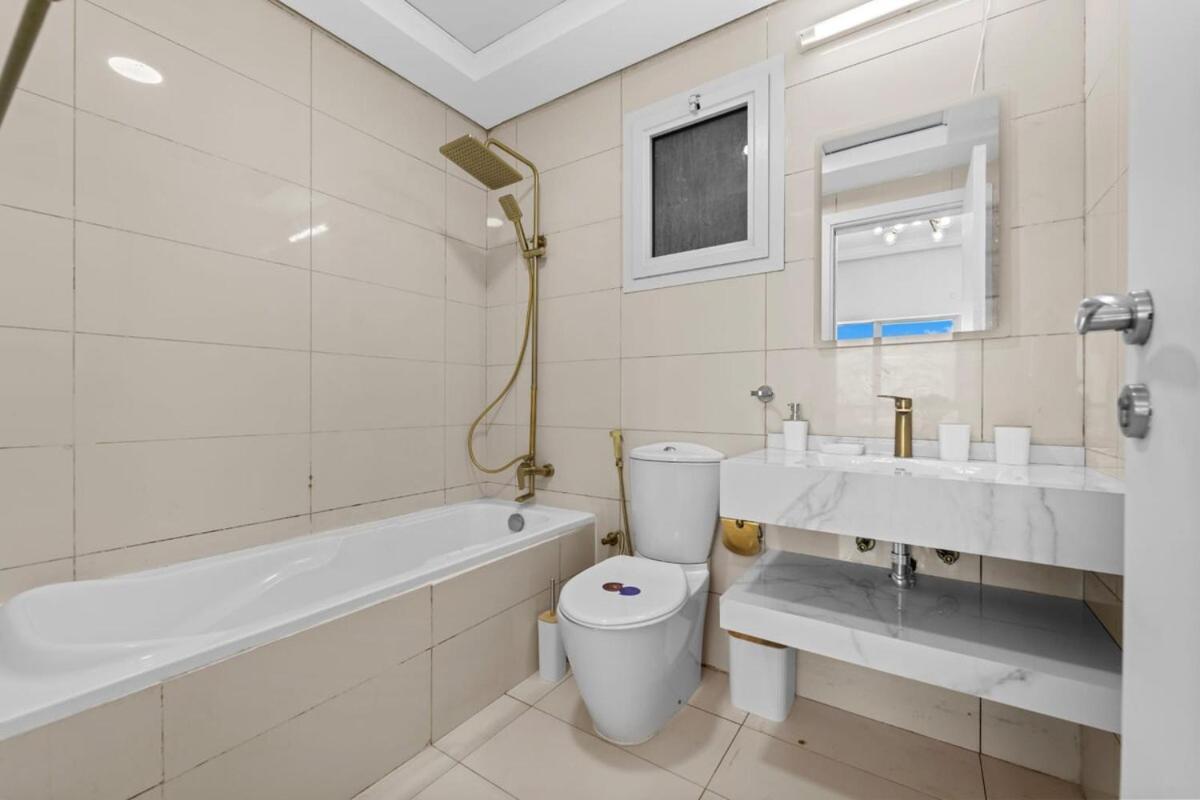 Like - 1810 Stunning 1-bhk In Prime Location * Dubai