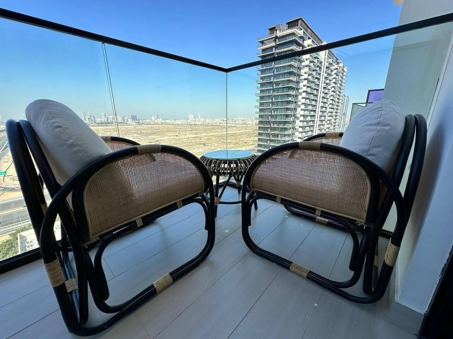 Apartment Sleek 1 Bedroom Urban Escape In Jvc *