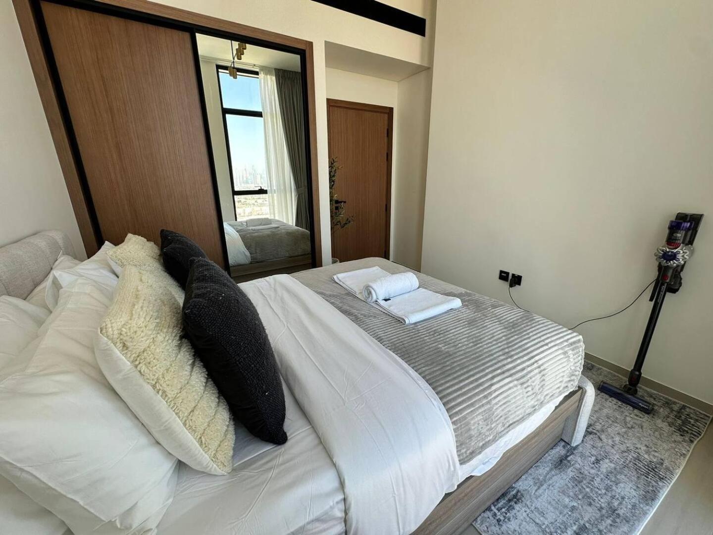 Sleek 1 Bedroom Urban Escape In Jvc Dubai