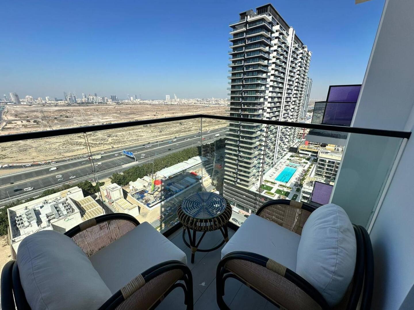 Sleek 1 Bedroom Urban Escape In Jvc