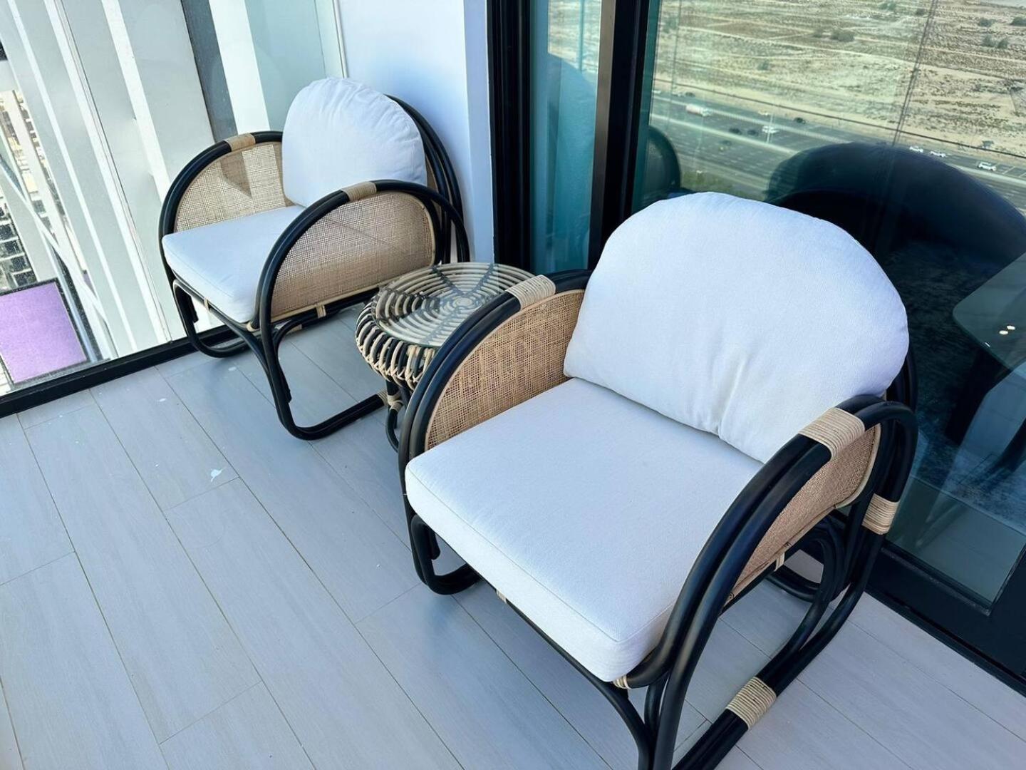 Apartment Sleek 1 Bedroom Urban Escape In Jvc