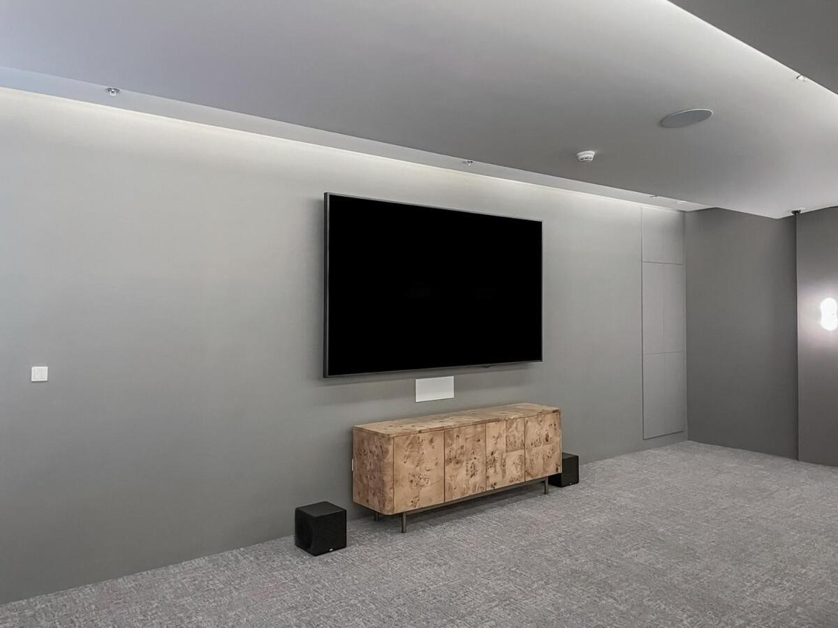 Incredible 1bhk In Downtown Apartment