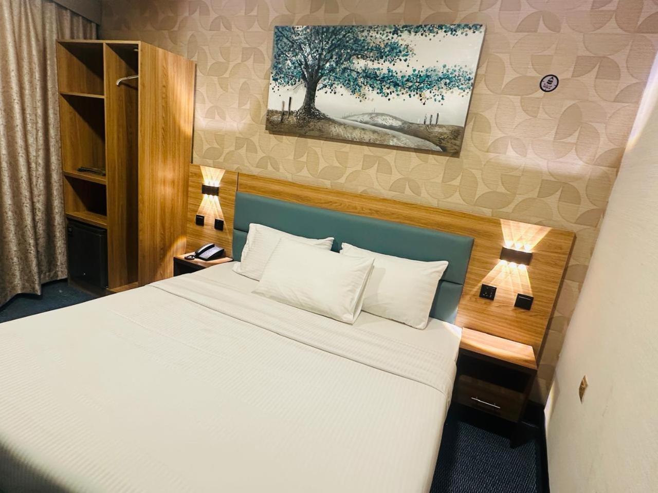 Cape Town Hotel *