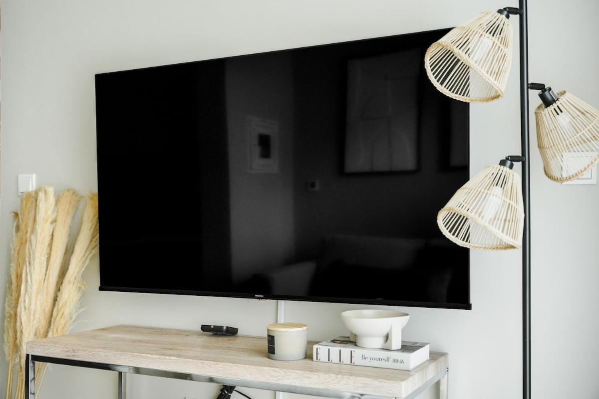Bali-inspired 1-bedroom For 4 In Business Bay Apartment *