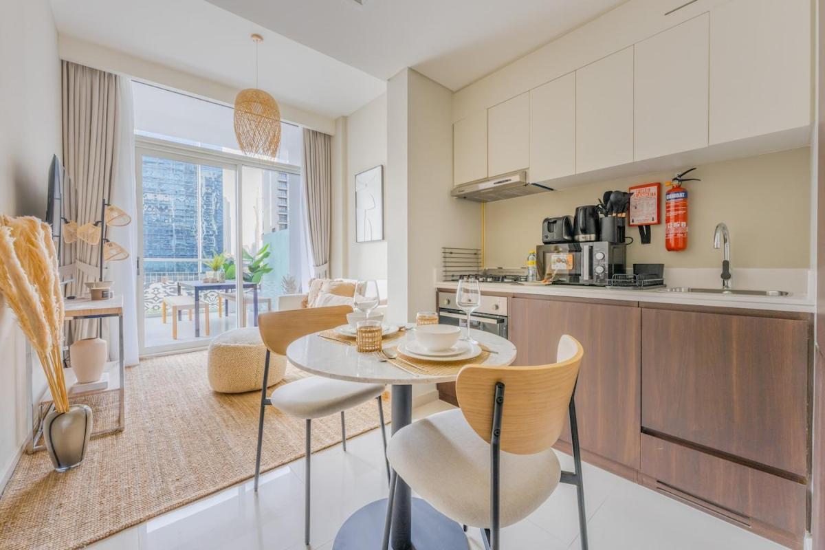 Bali-inspired 1-bedroom For 4 In Business Bay Apartment *