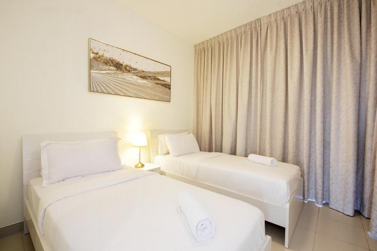 Parkside 2 Family Townhouse-3br-emmar South Golf Villa *