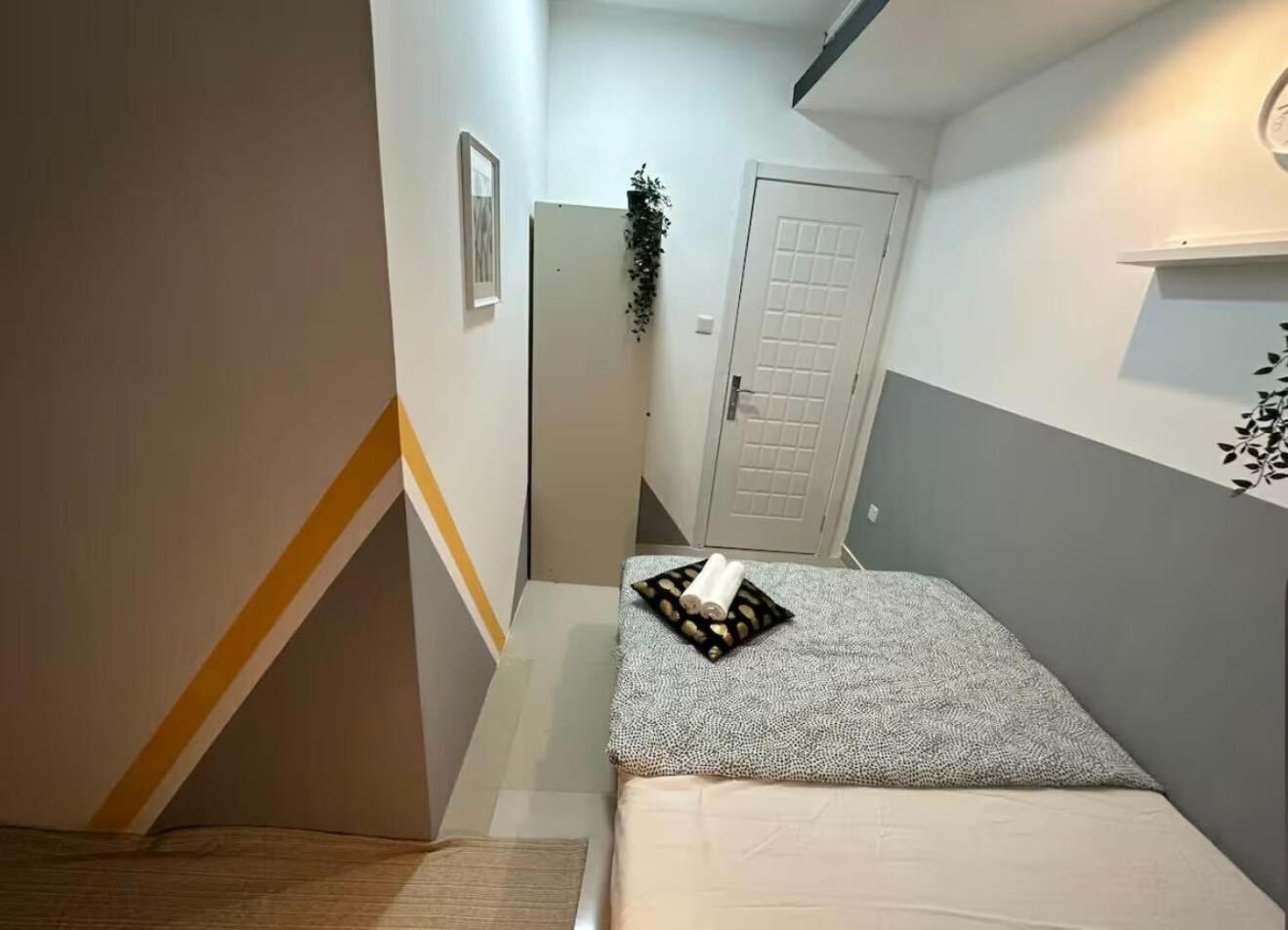 Ideal Partition In Barsha 1 Near Metro *