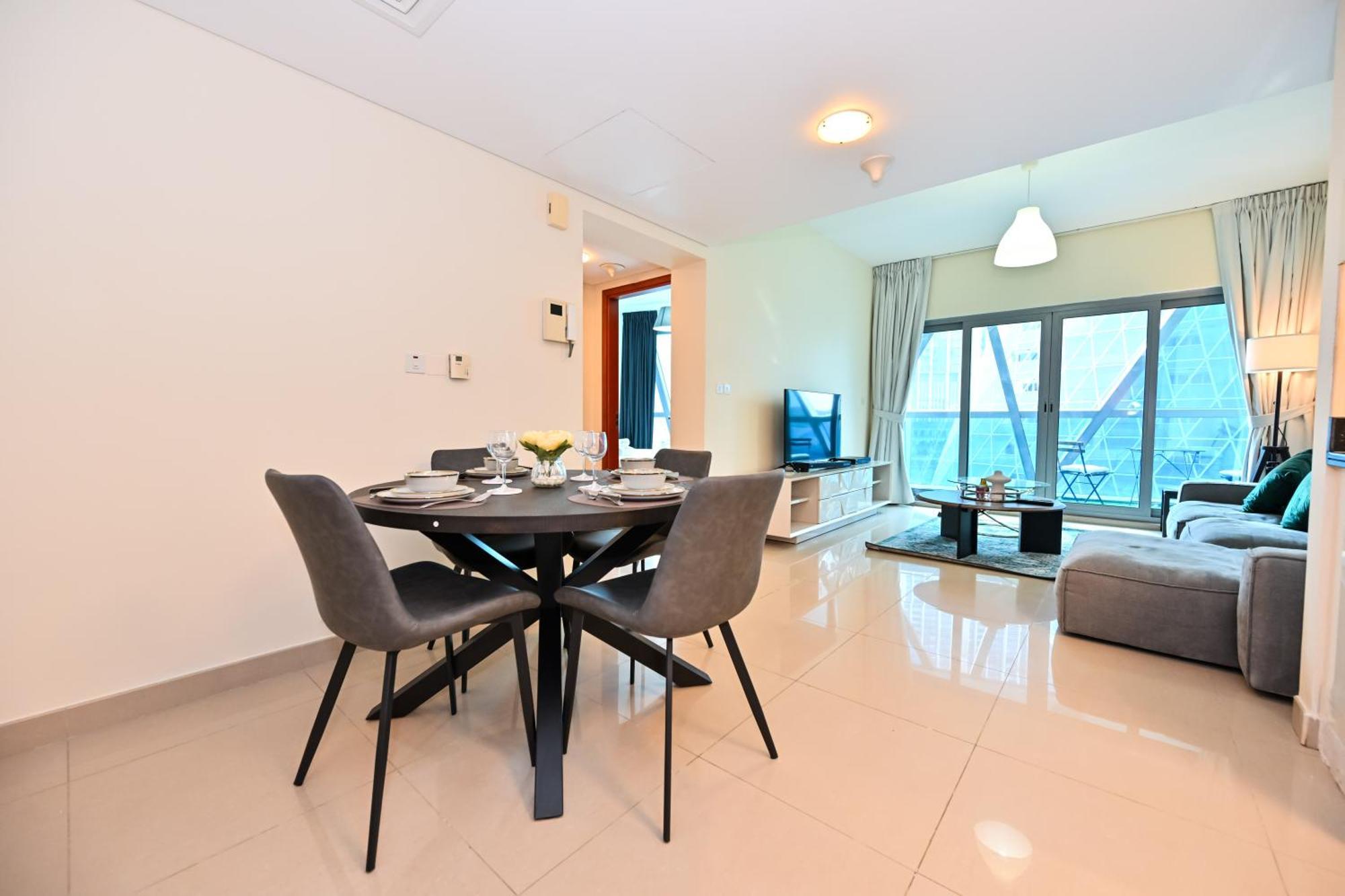 Spacious 1br In Difc Apartment Dubai