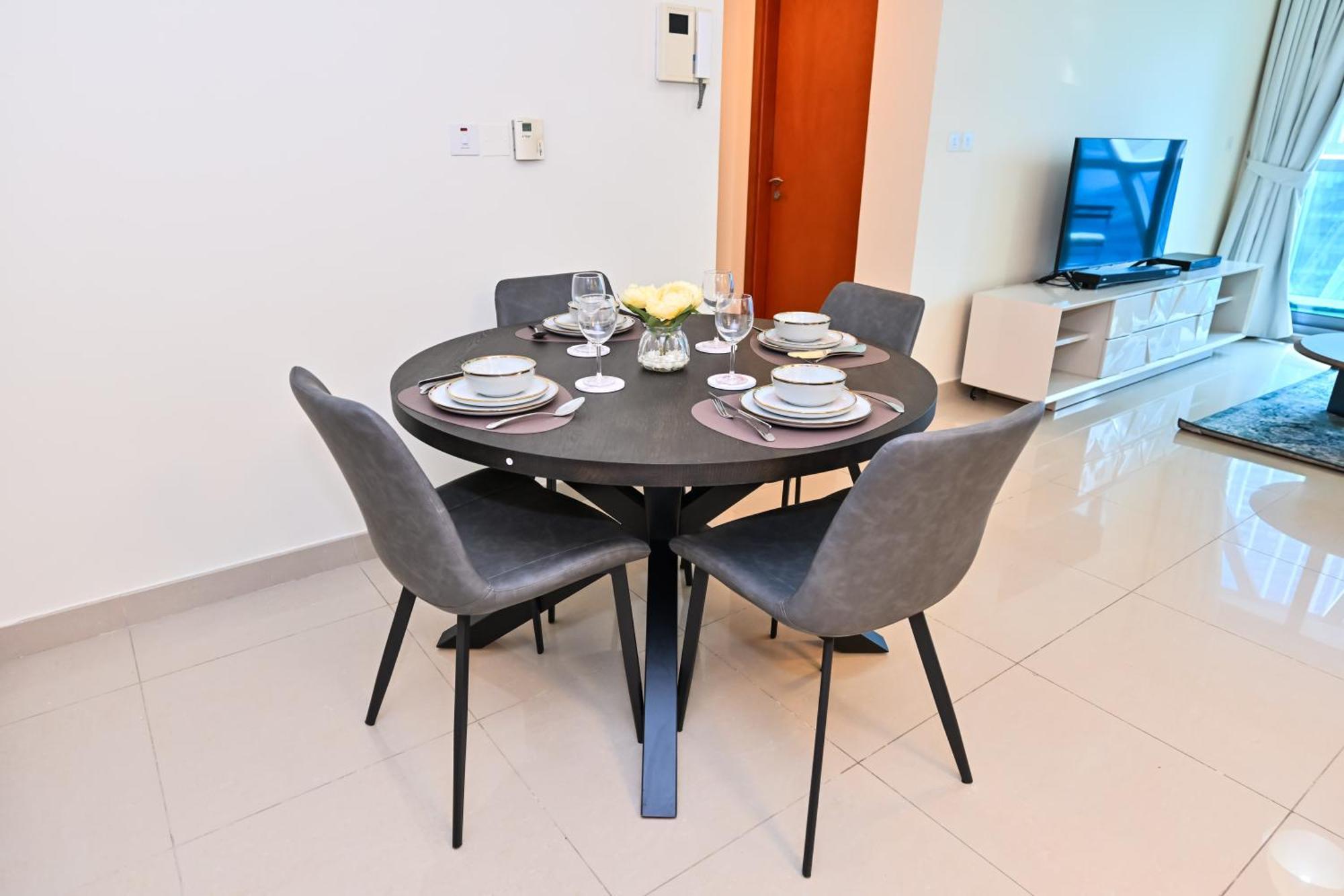 Spacious 1br In Difc Apartment
