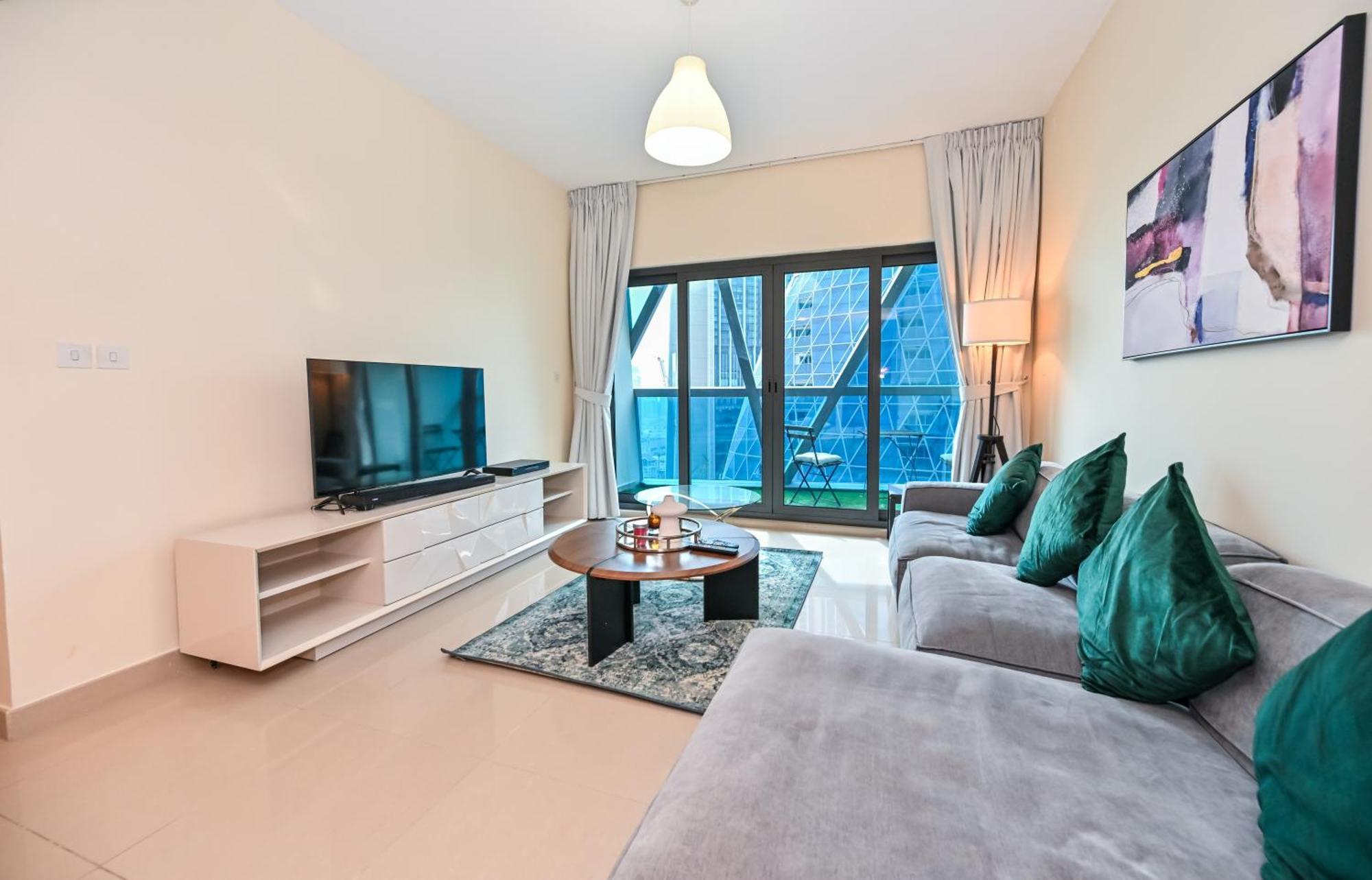 Spacious 1br In Difc Apartment *
