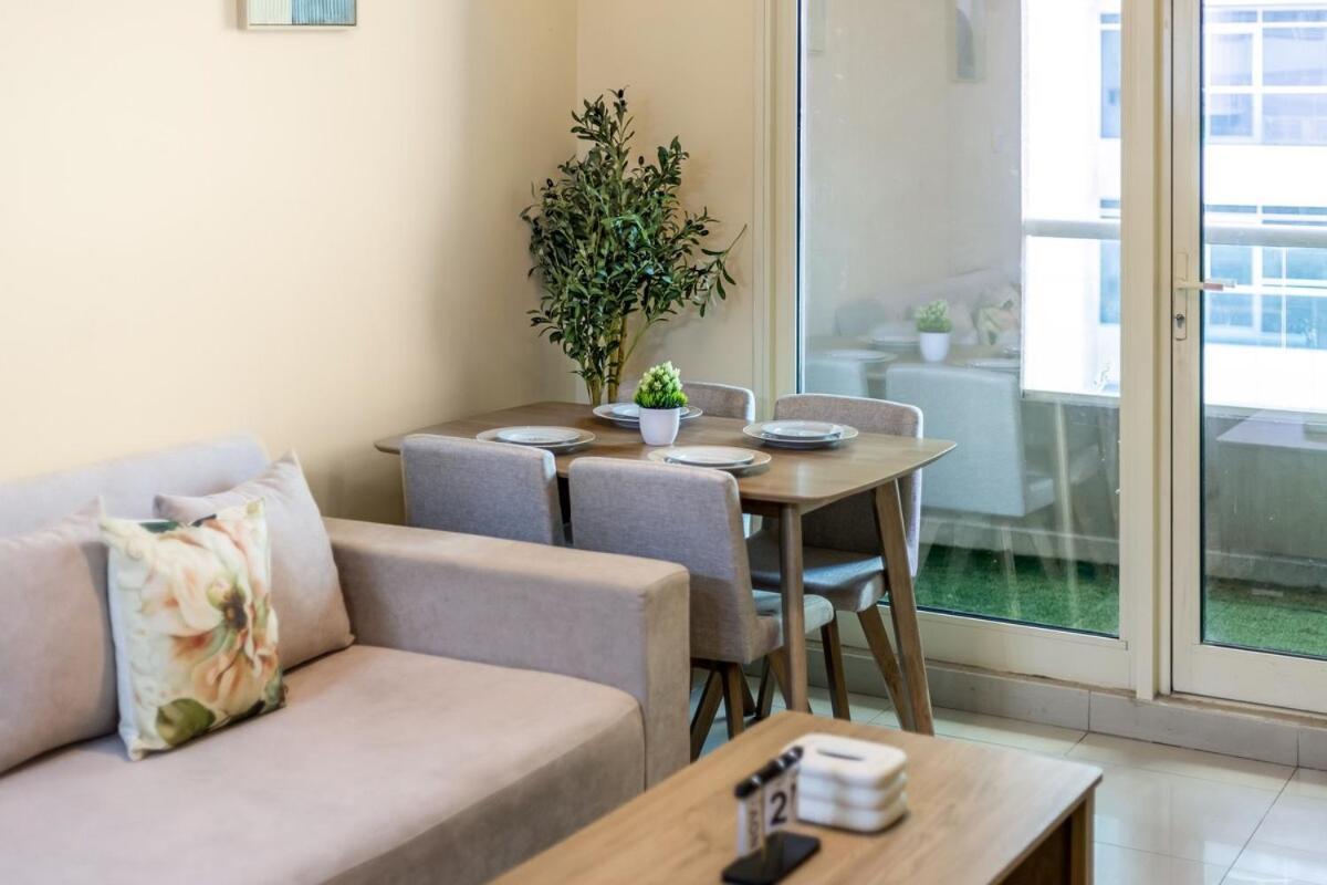 Bohemian 2 Bedroom In The Heart Of Marina Apartment Dubai