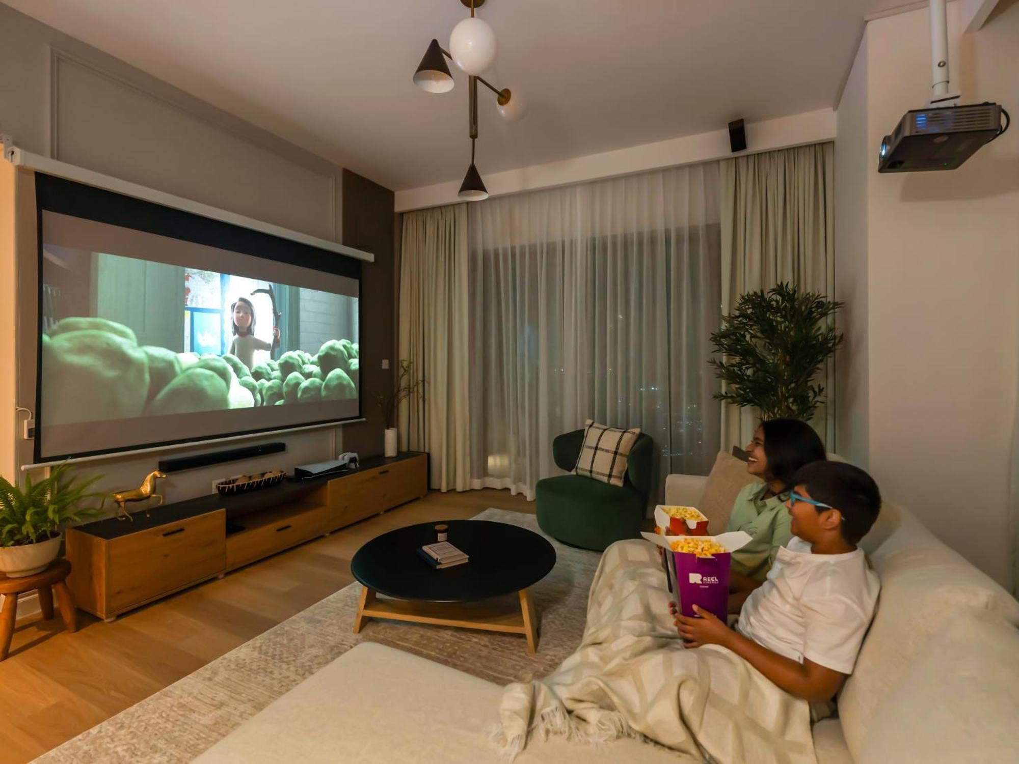 The Cinema Luxury 2-bed Near Mall *