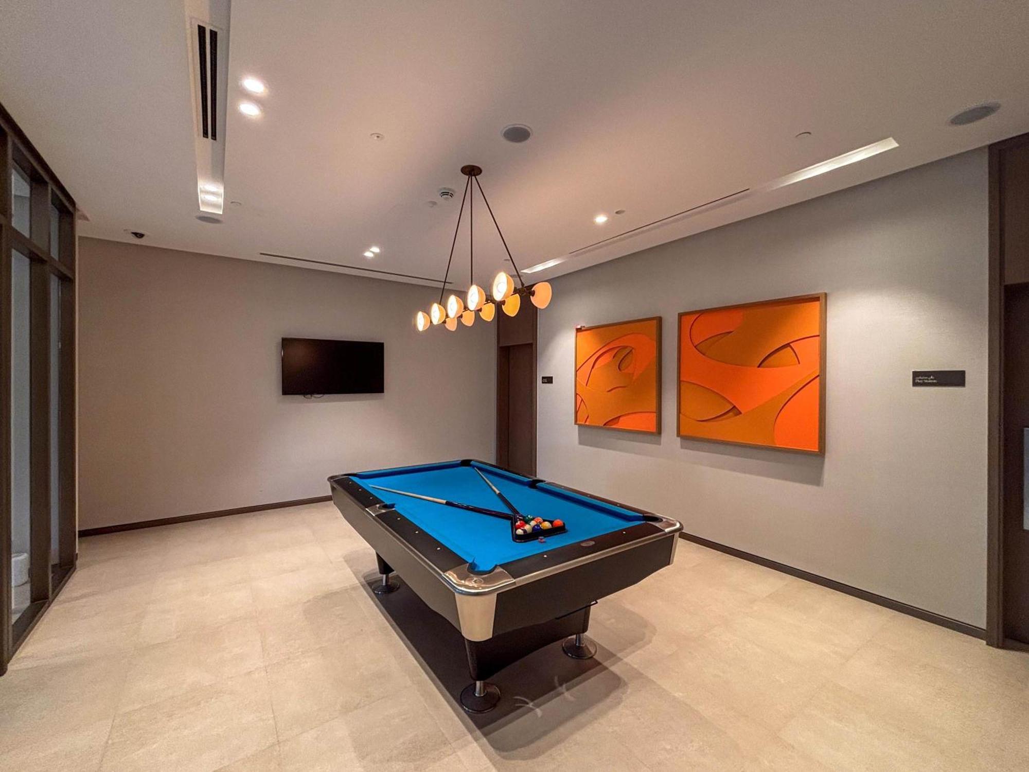Frank Porter - Grande Signature Residences Apartment Dubai