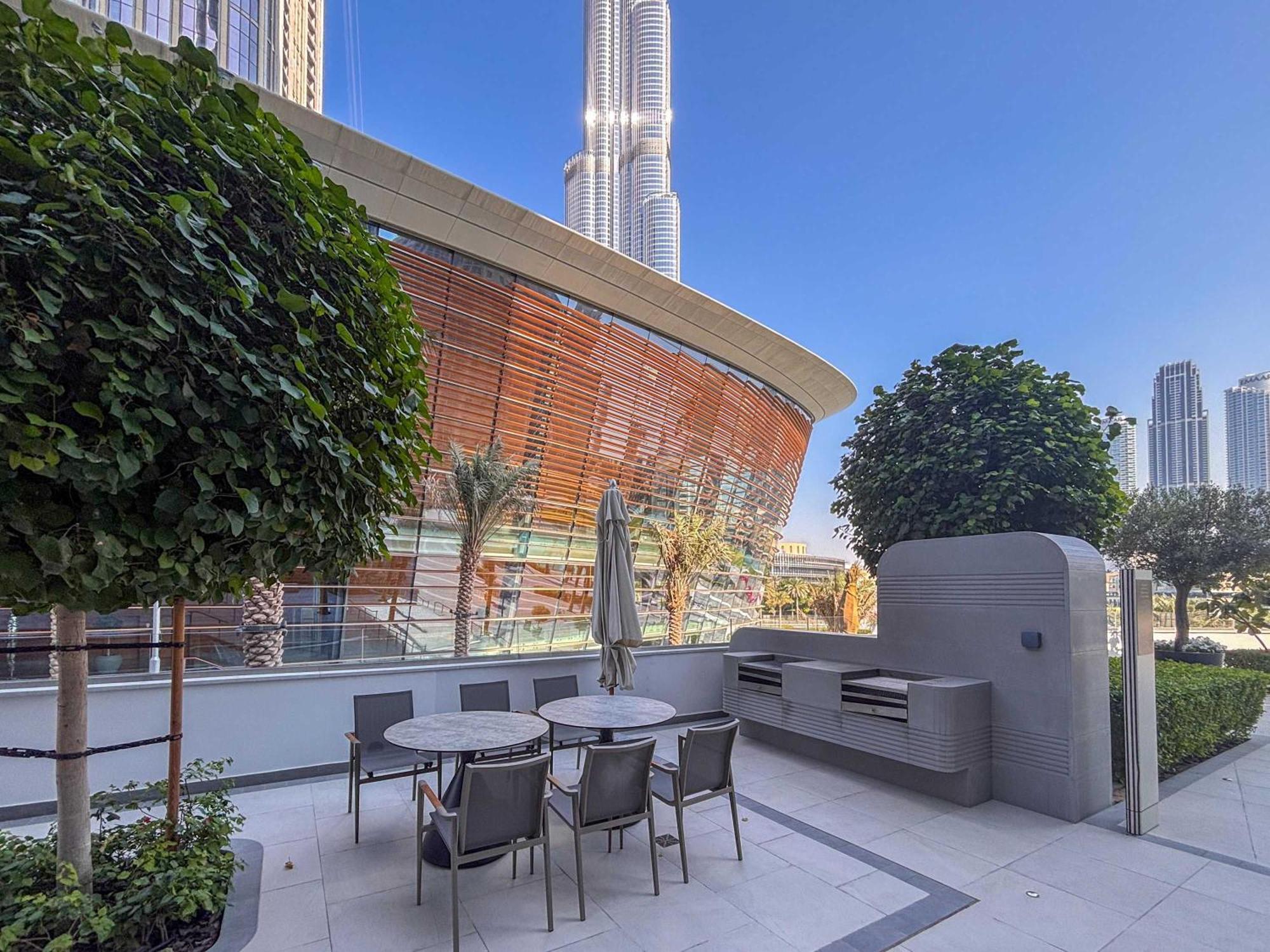 Frank Porter - Grande Signature Residences Apartment Dubai
