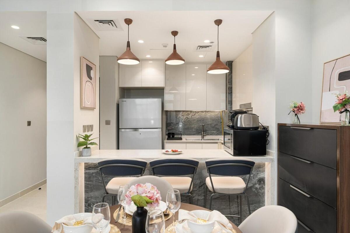 New Luxurious 3br With Stunning Burj Khalifa & Business Bay View Apartment *