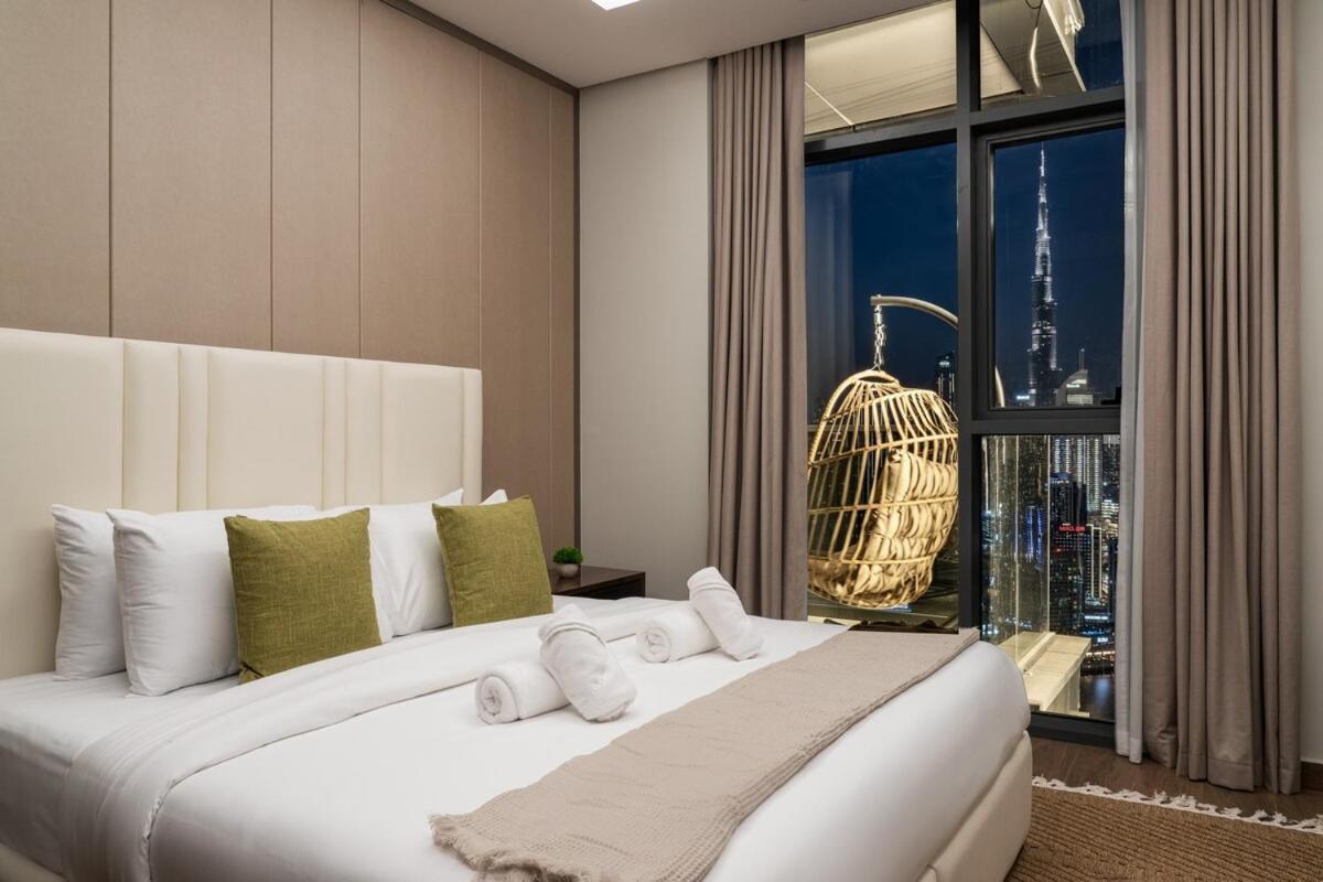 New Luxurious 3br With Stunning Burj Khalifa & Business Bay View *