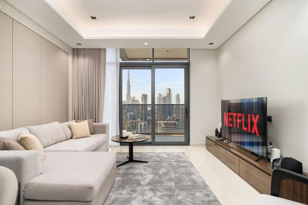 New Luxurious 3br With Stunning Burj Khalifa & Business Bay View *