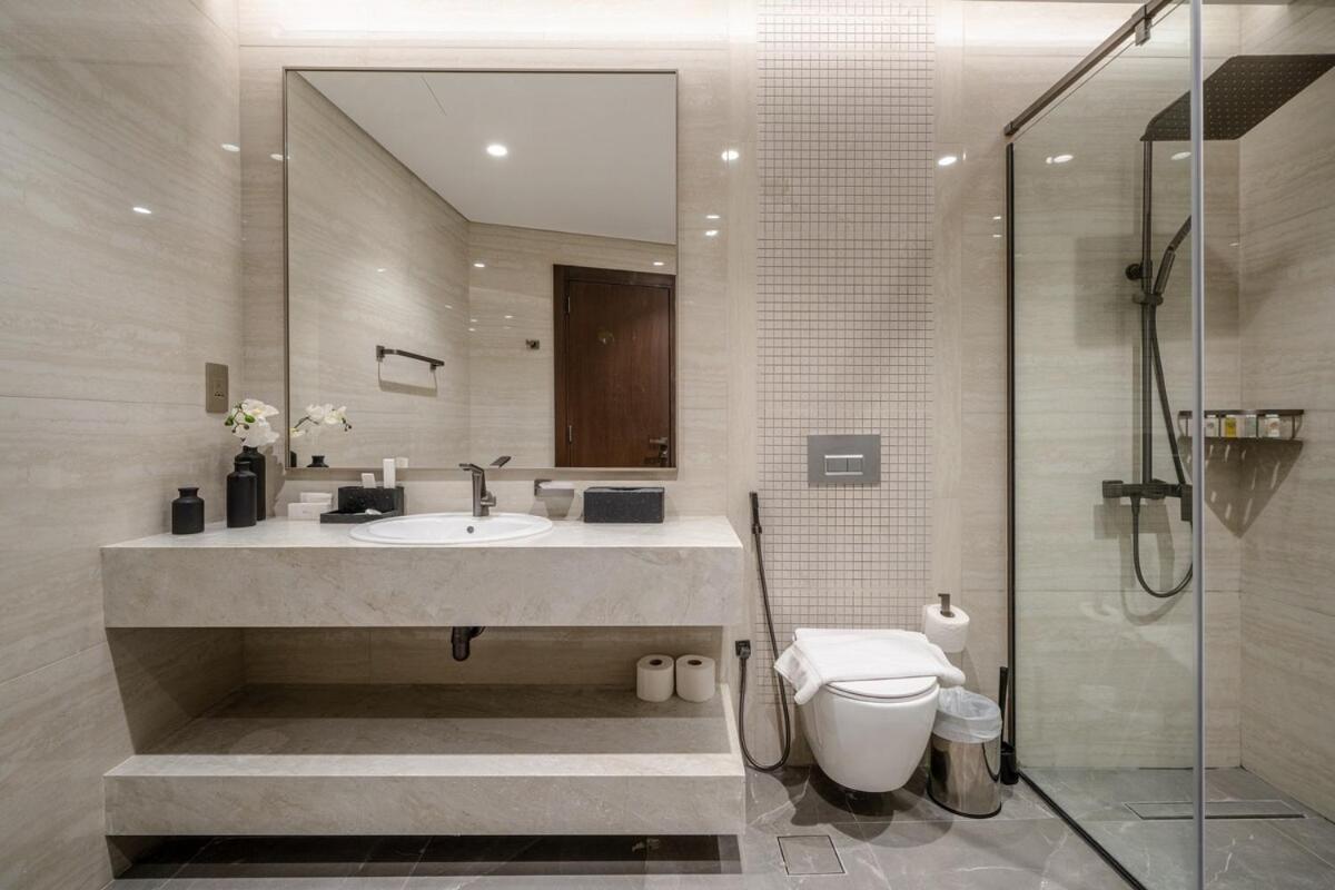 New Luxurious 3br With Stunning Burj Khalifa & Business Bay View
