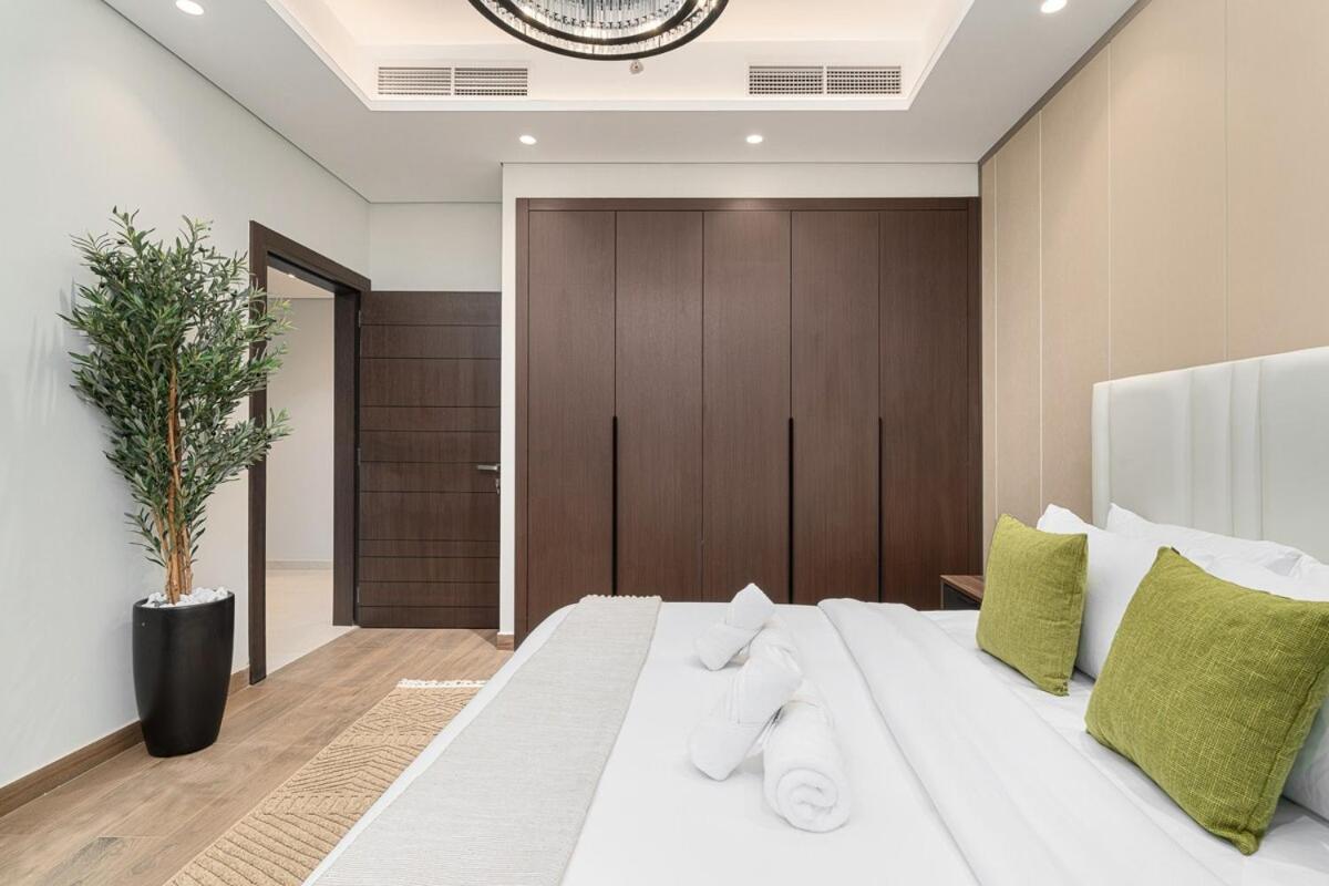 New Luxurious 3br With Stunning Burj Khalifa & Business Bay View Apartment