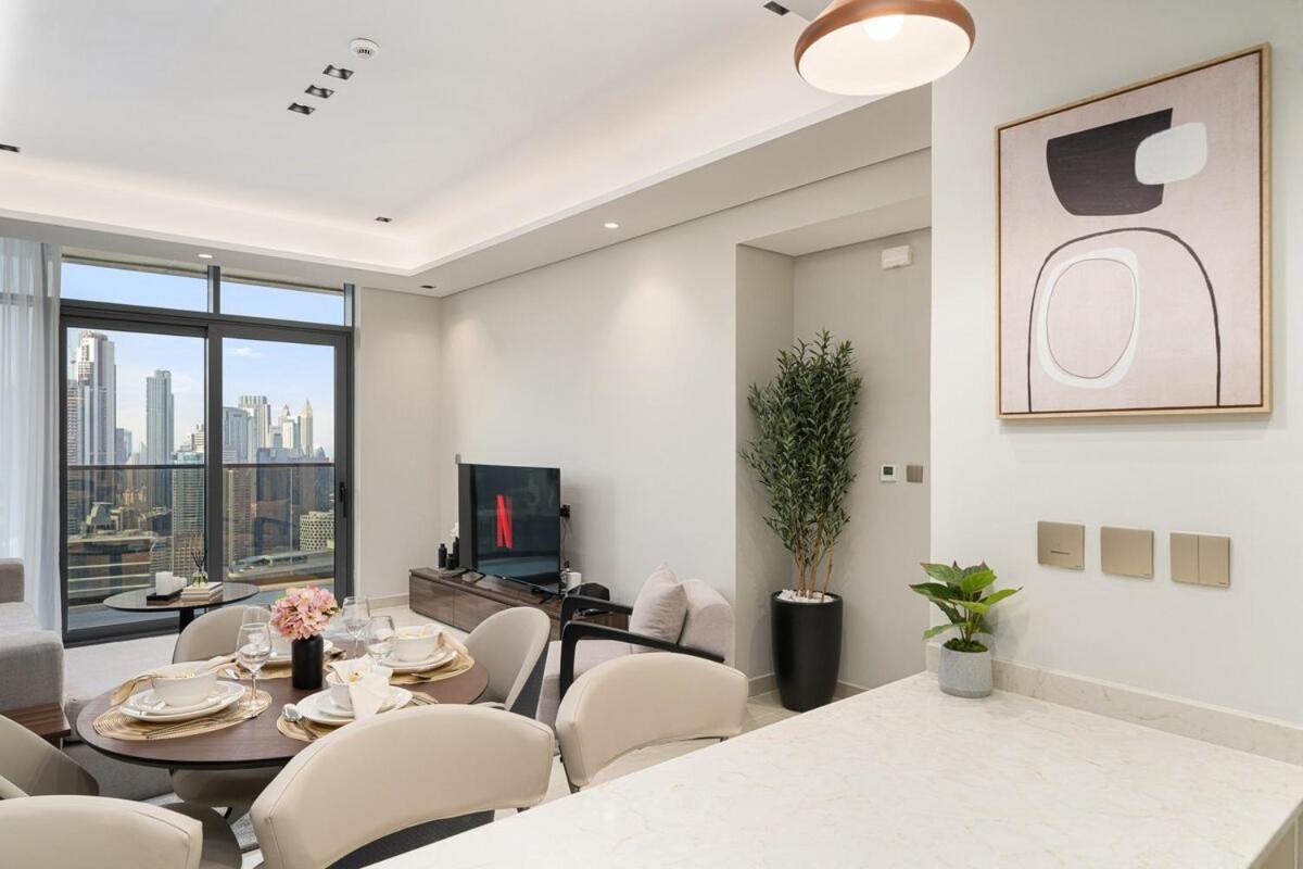 New Luxurious 3br With Stunning Burj Khalifa & Business Bay View * Dubai