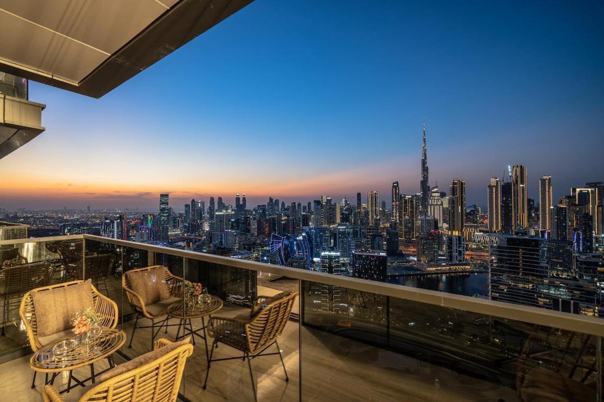 New Luxurious 3br With Stunning Burj Khalifa & Business Bay View Apartment *