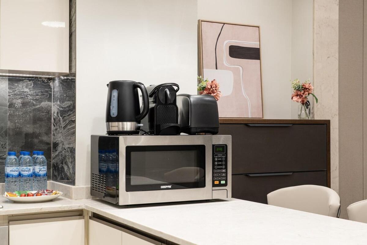 Apartment New Luxurious 3br With Stunning Burj Khalifa & Business Bay View *