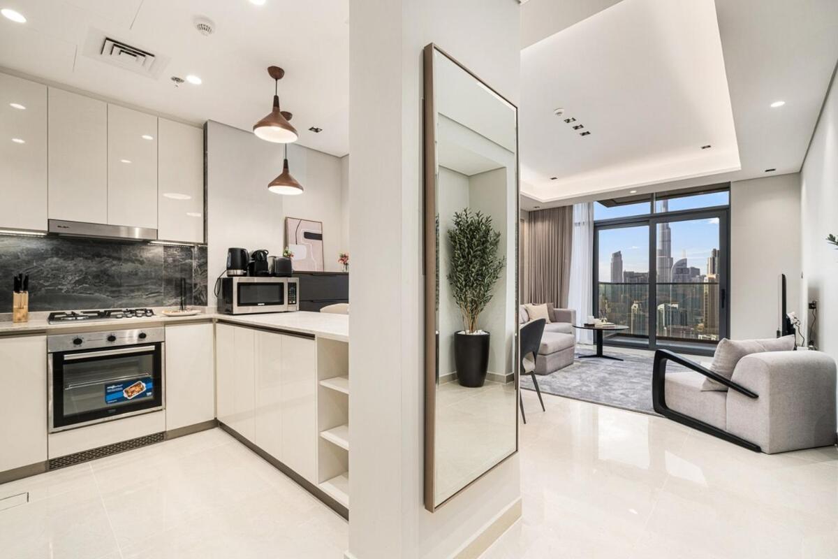 New Luxurious 3br With Stunning Burj Khalifa & Business Bay View * Dubai