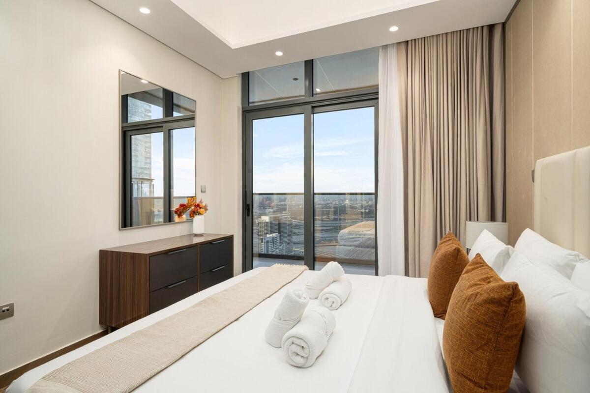 New Luxurious 3br With Stunning Burj Khalifa & Business Bay View Apartment