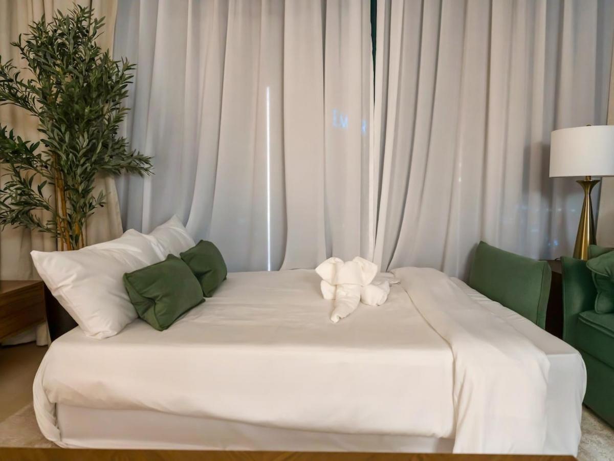 Royal Vista At Downtown Views Ii - Downtown & Burj Khalifa Views - Brand New Luxury 4br Apartment Dubai