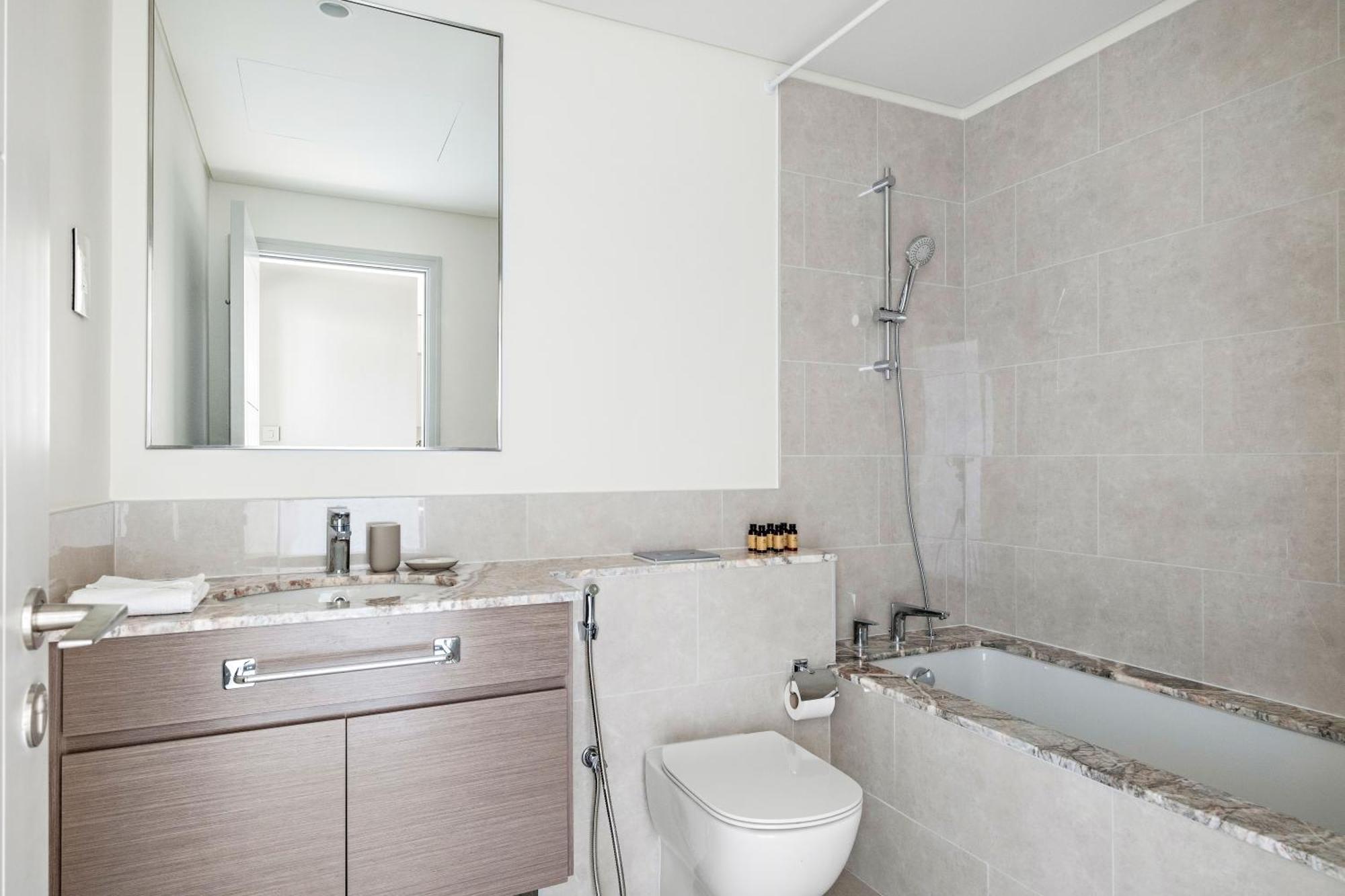 Silkhaus Classical 1bdr In Opera District Dubai
