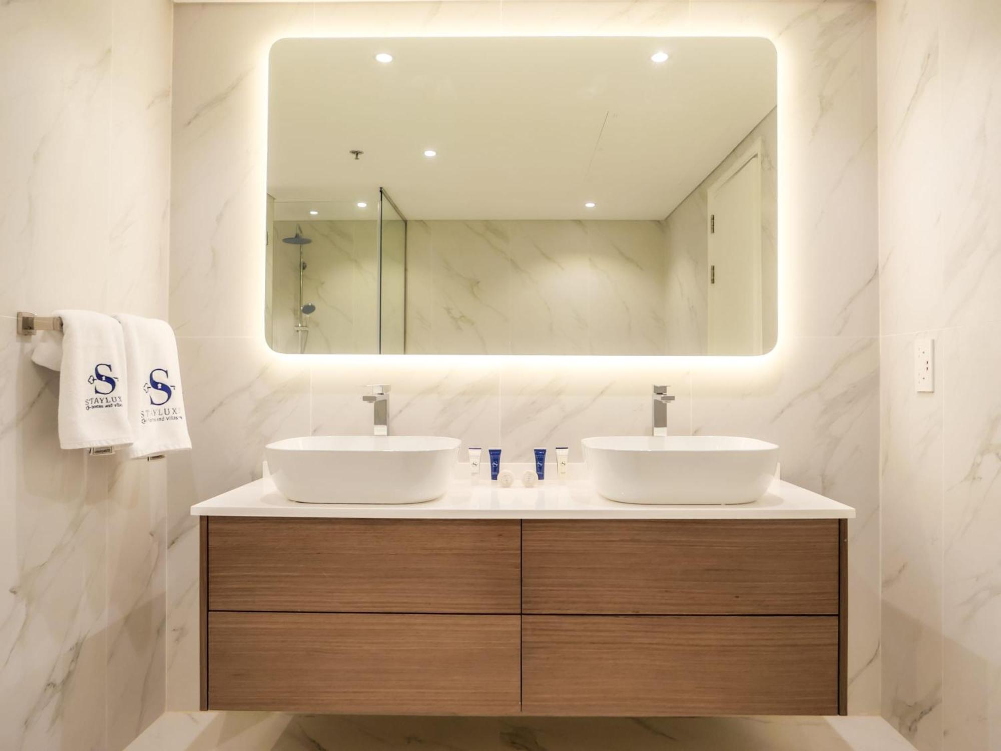 Apartment Renovated 1br Haven In 5 Star Dubai