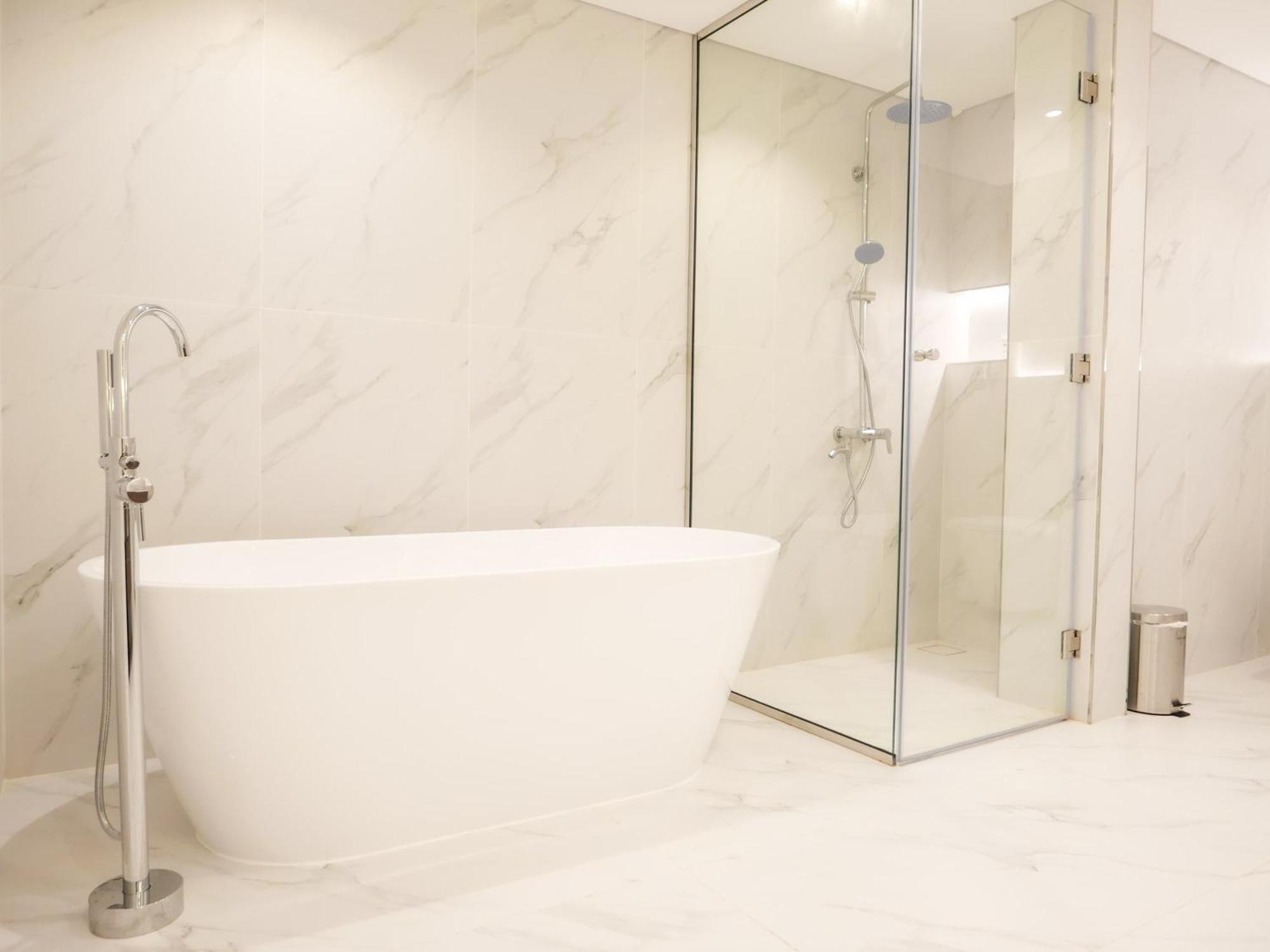 Renovated 1br Haven In 5 Star Apartment Dubai