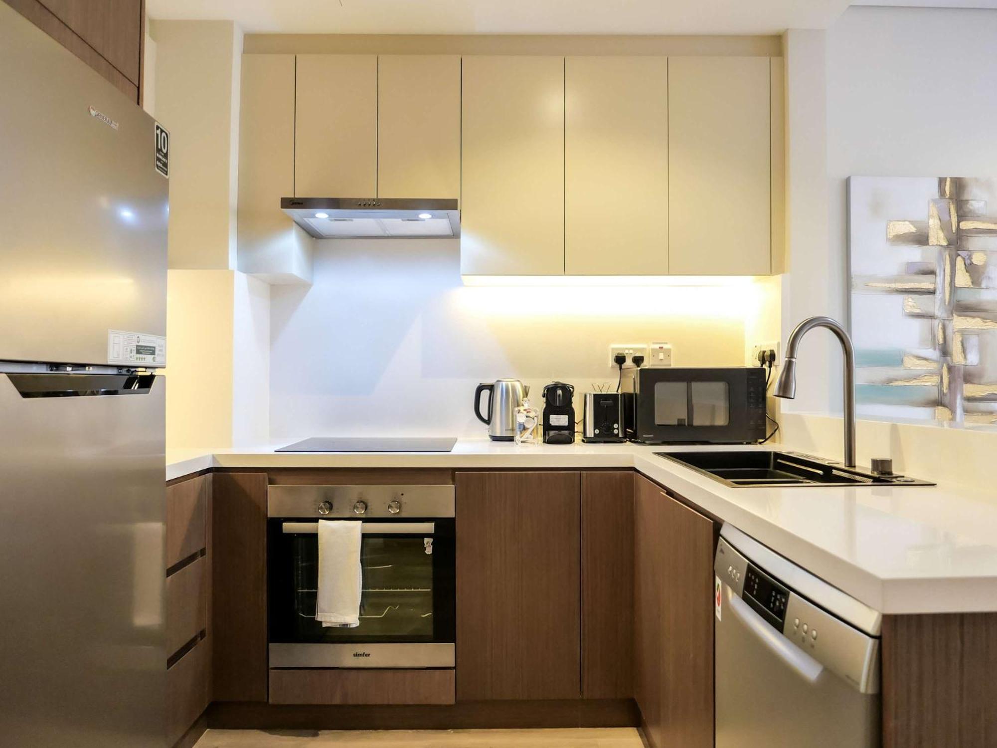Apartment Renovated 1br Haven In 5 Star Dubai