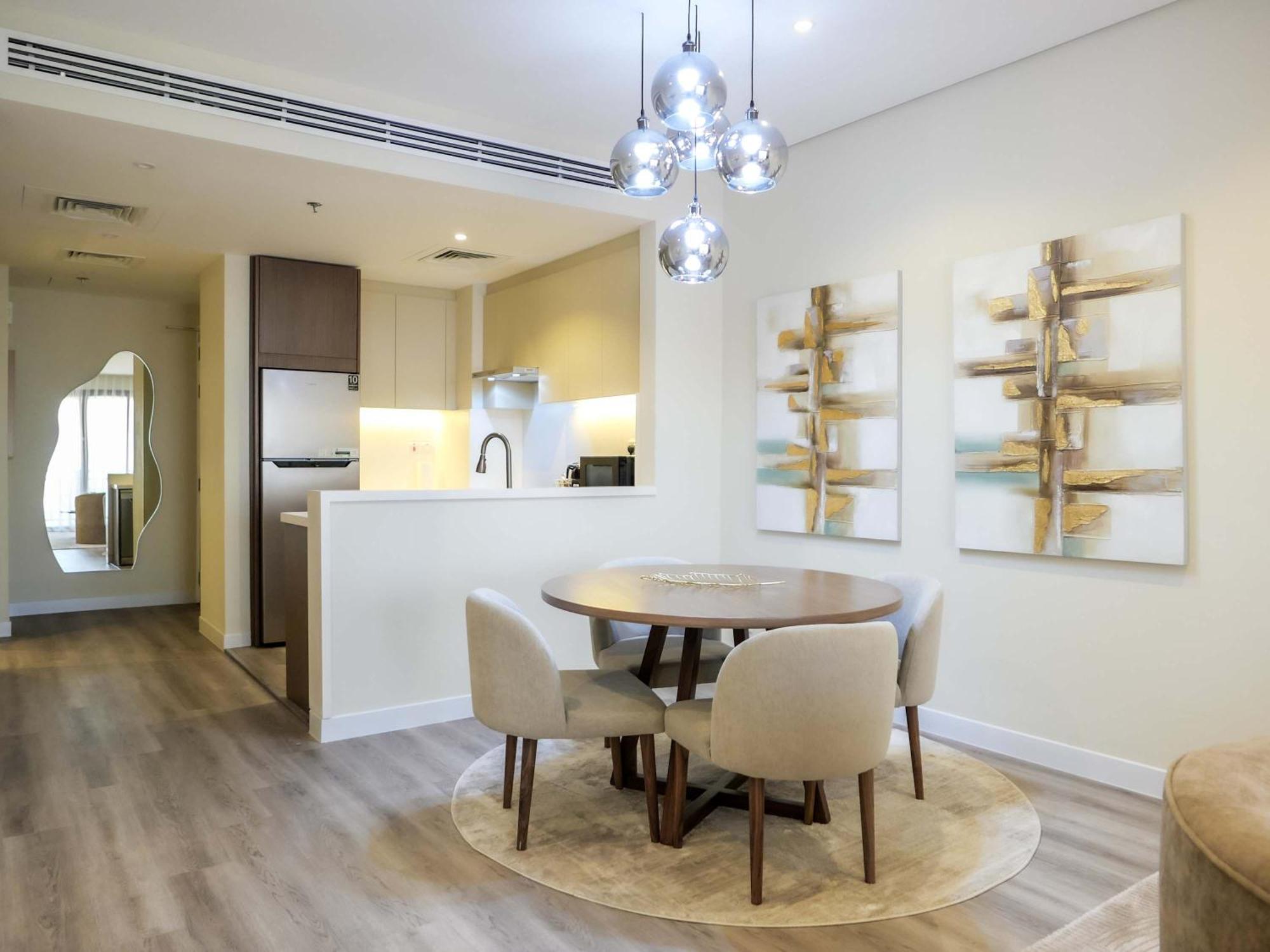 Renovated 1br Haven In 5 Star Apartment Dubai