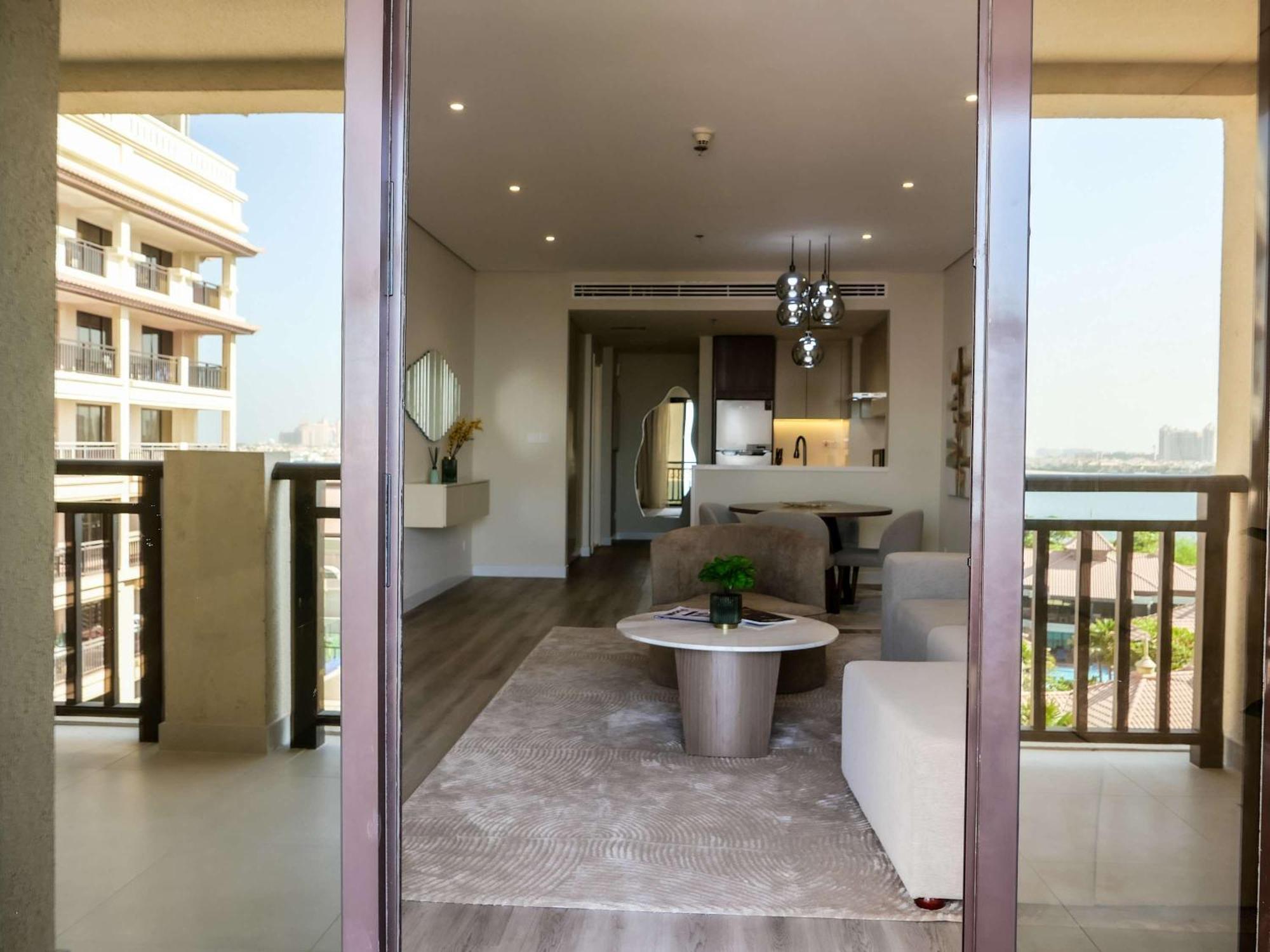 Renovated 1br Haven In 5 Star Dubai