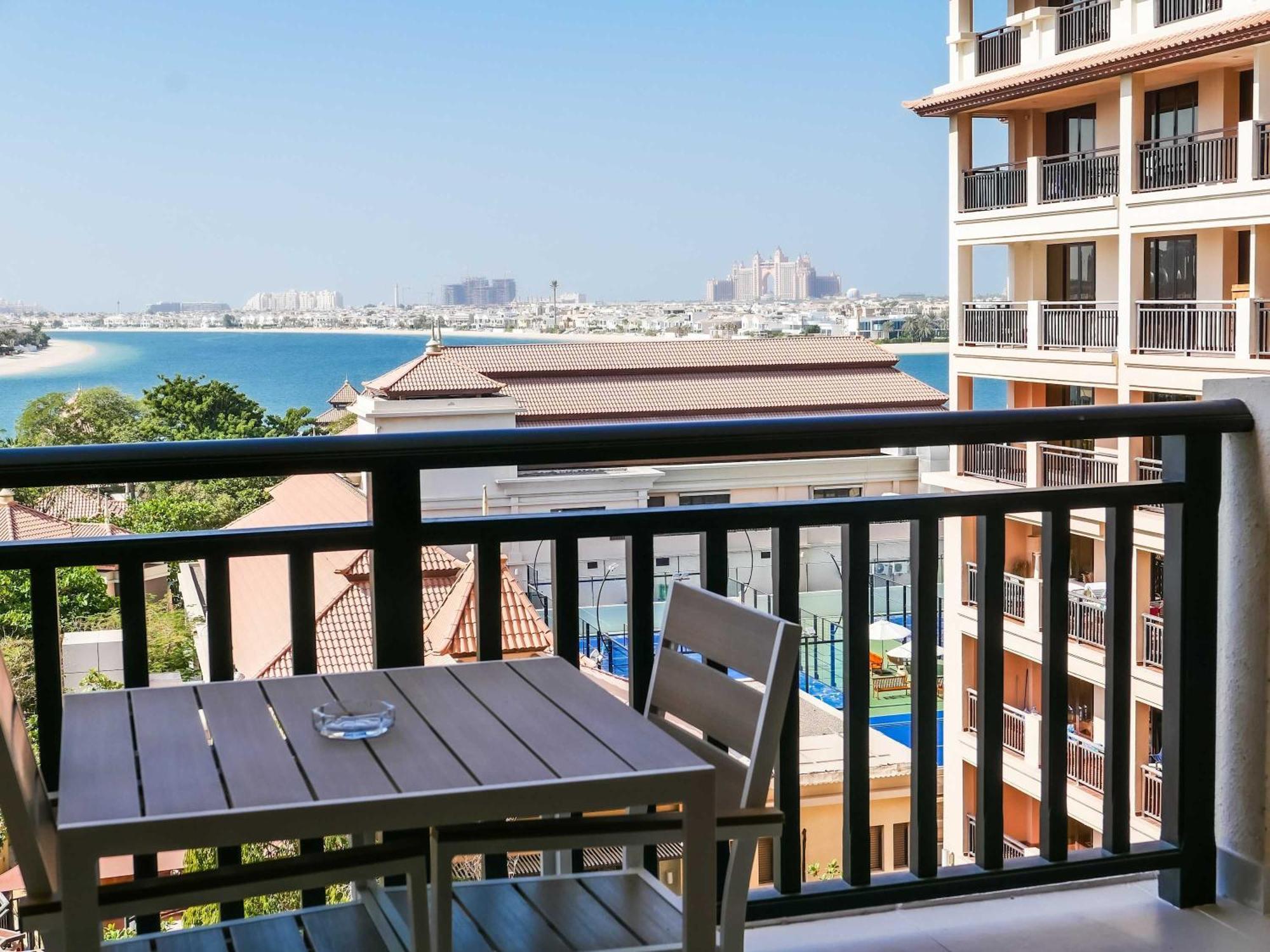 Renovated 1br Haven In 5 Star * Dubai
