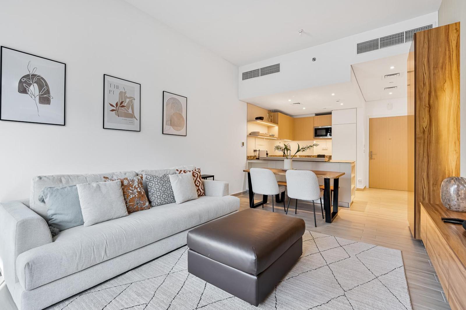 Apartment Stylish 1br With Gym, Pool & Private Parking Dubai